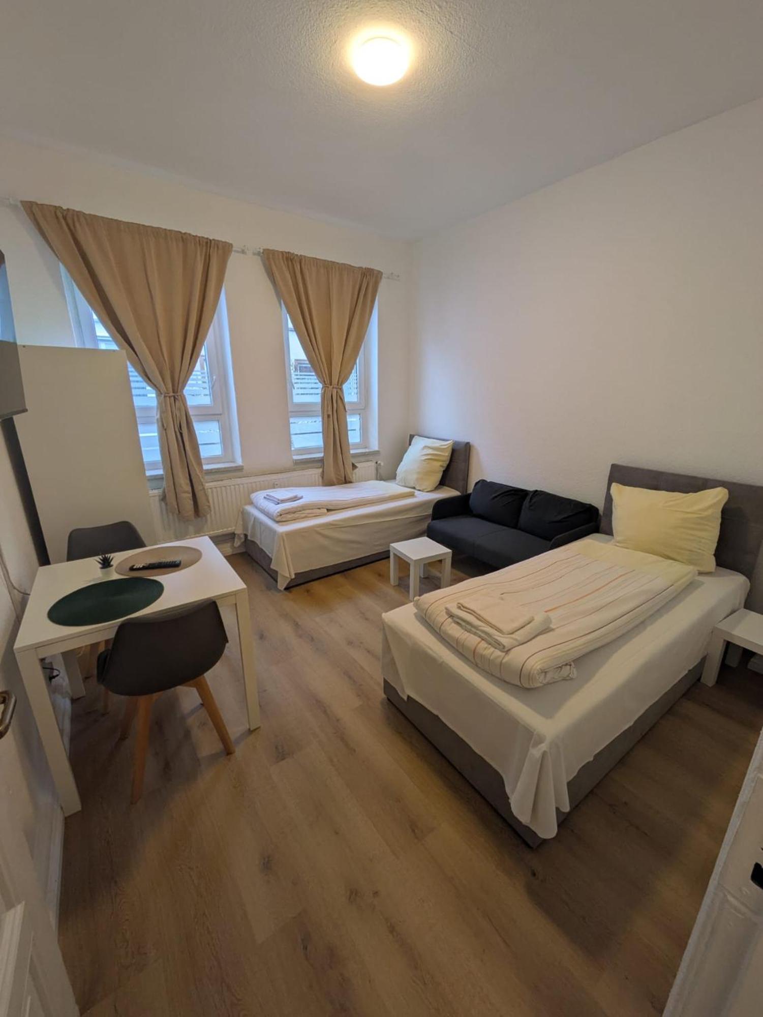 Modernes Apartment Mit 2 Schlafzimmern Und Privatparkplatz Nahe Innenstadt Neumuenster Exterior photo
