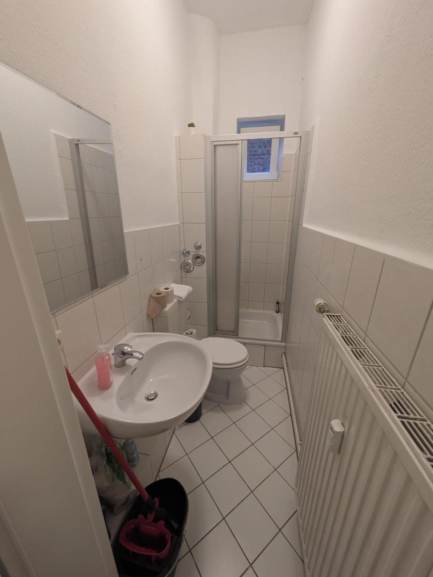 Modernes Apartment Mit 2 Schlafzimmern Und Privatparkplatz Nahe Innenstadt Neumuenster Exterior photo