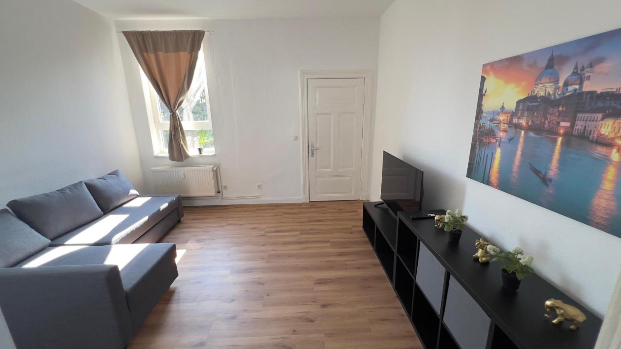 Modernes Apartment Mit 2 Schlafzimmern Und Privatparkplatz Nahe Innenstadt Neumuenster Exterior photo